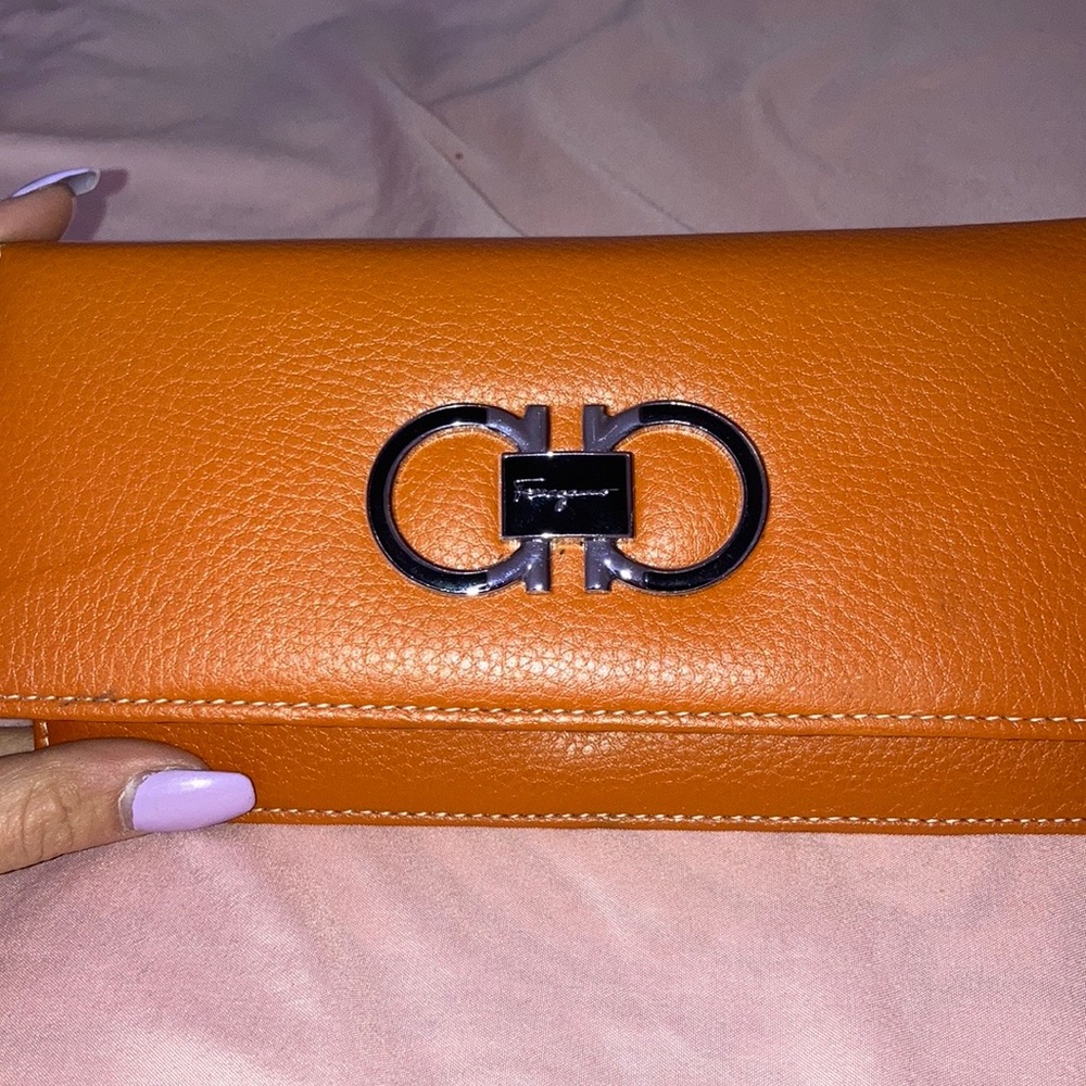 Feragamo women’s wallet